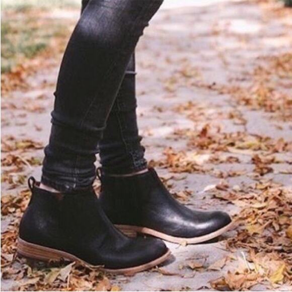 Kork-Ease Shoes - Kork-Ease Womens Black Suede Velma Ankle Bootie Chelsea Boots Distressed Casual